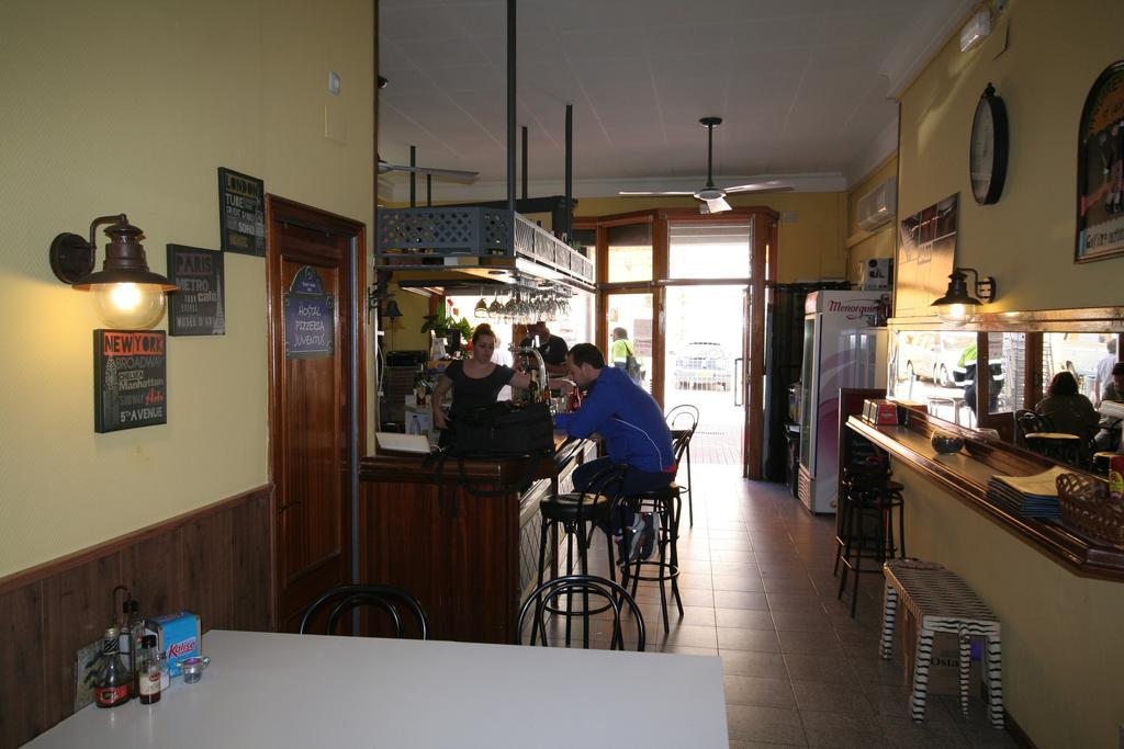 Hostal Juventus Portbou Esterno foto