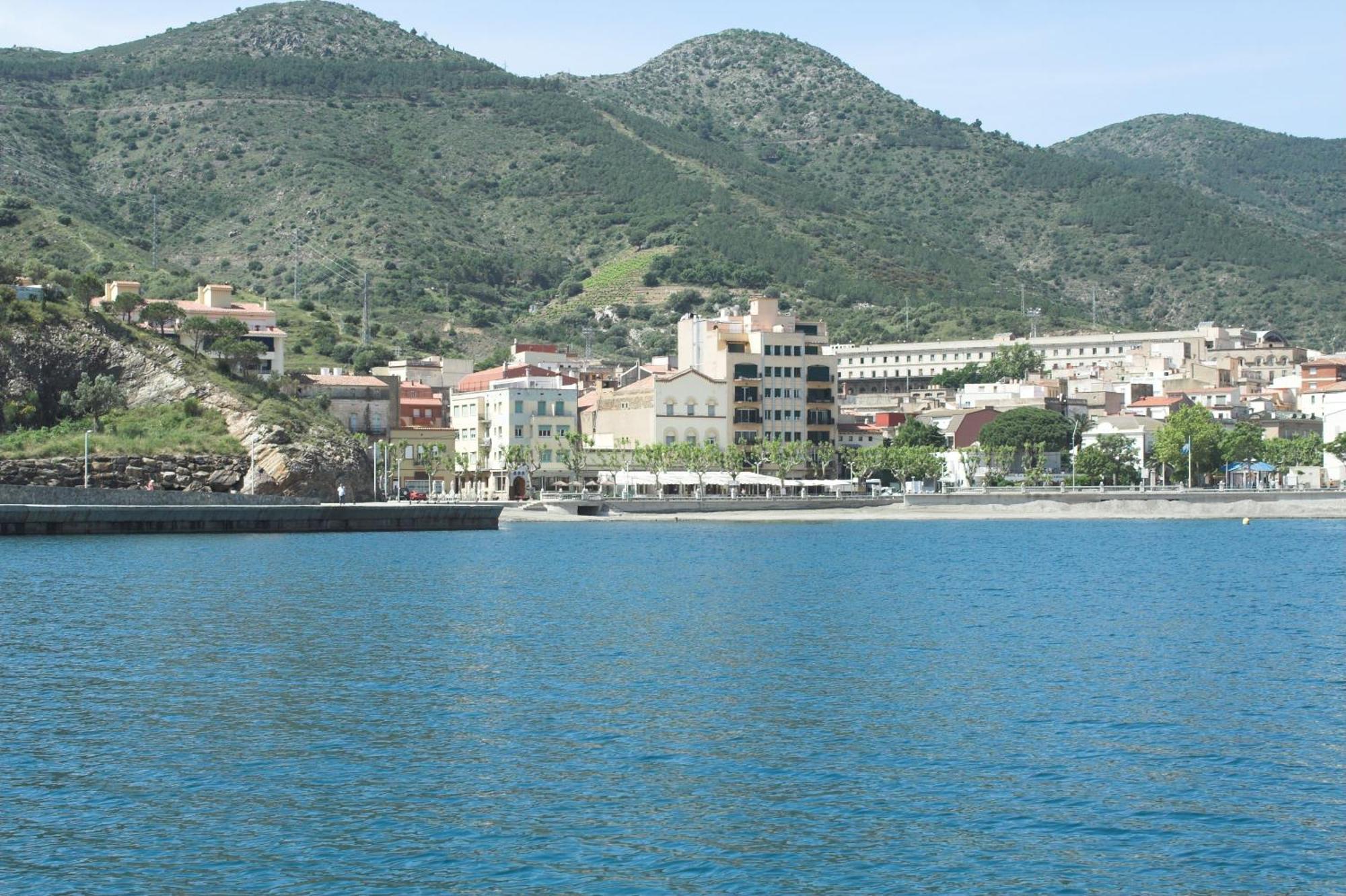 Hostal Juventus Portbou Esterno foto