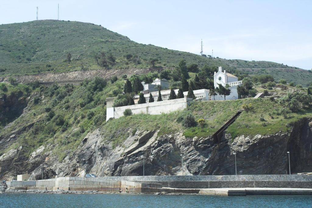 Hostal Juventus Portbou Esterno foto