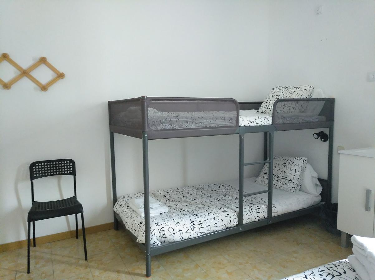 Hostal Juventus Portbou Esterno foto
