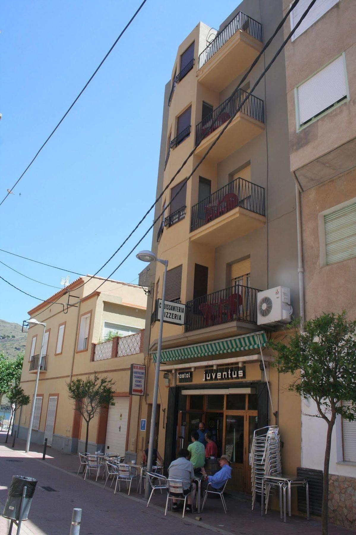 Hostal Juventus Portbou Esterno foto