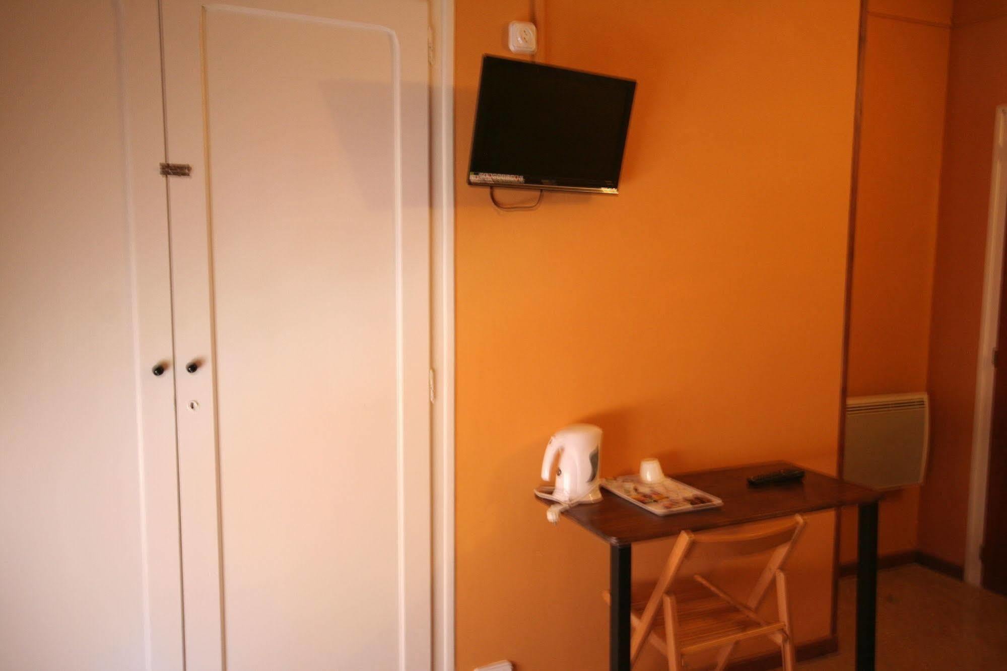 Hostal Juventus Portbou Esterno foto