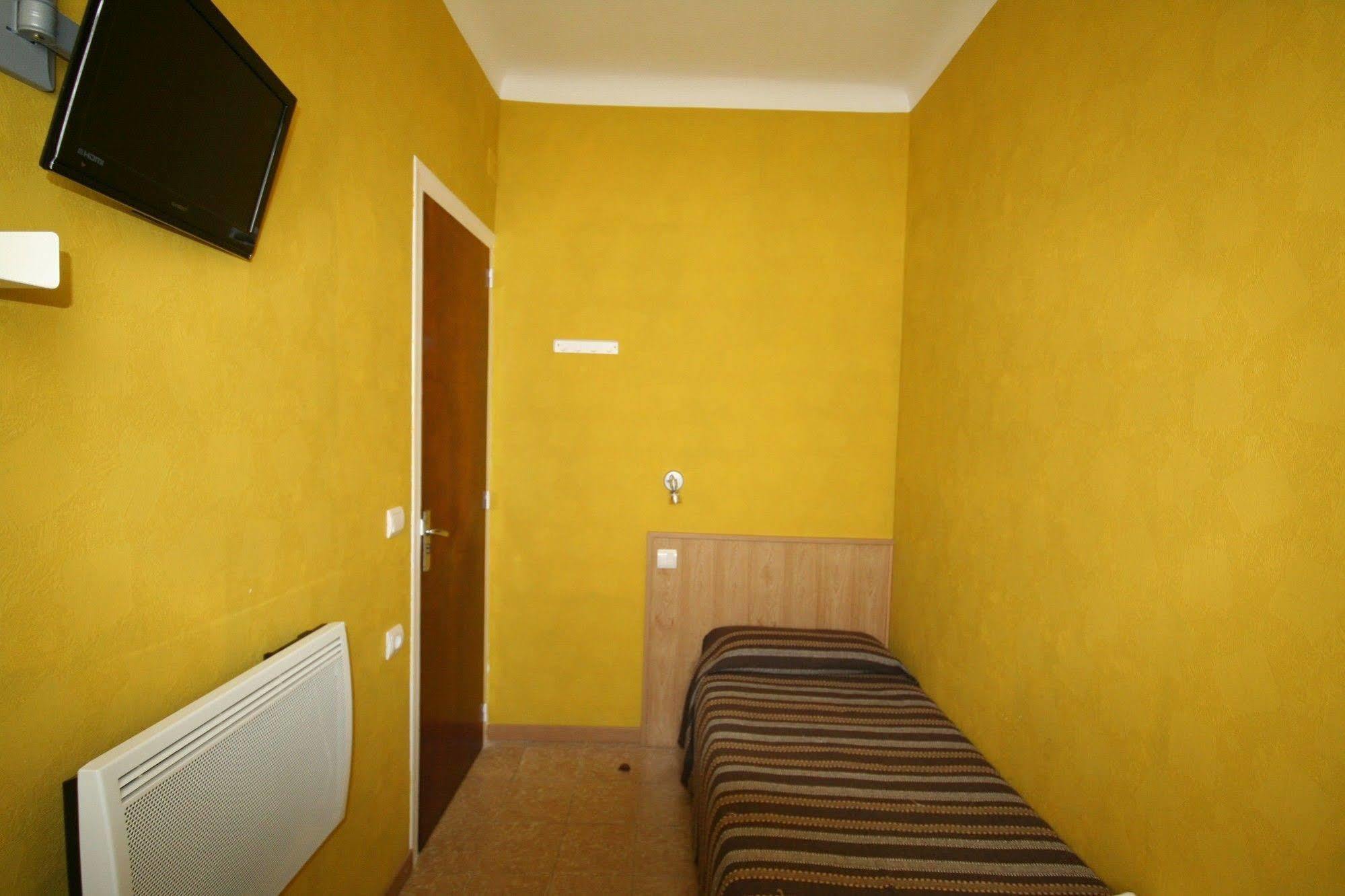 Hostal Juventus Portbou Esterno foto