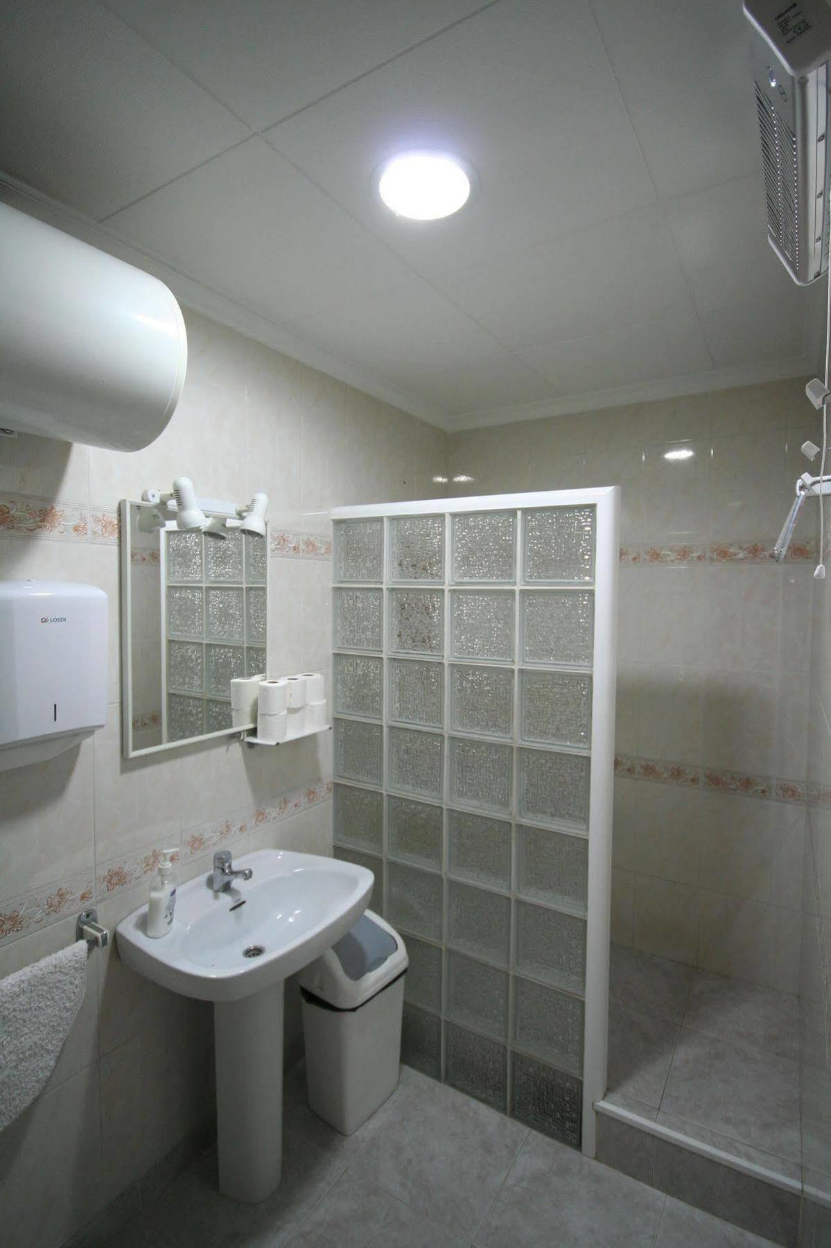 Hostal Juventus Portbou Esterno foto