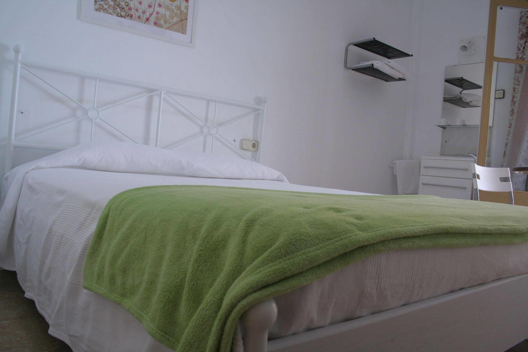 Hostal Juventus Portbou Esterno foto