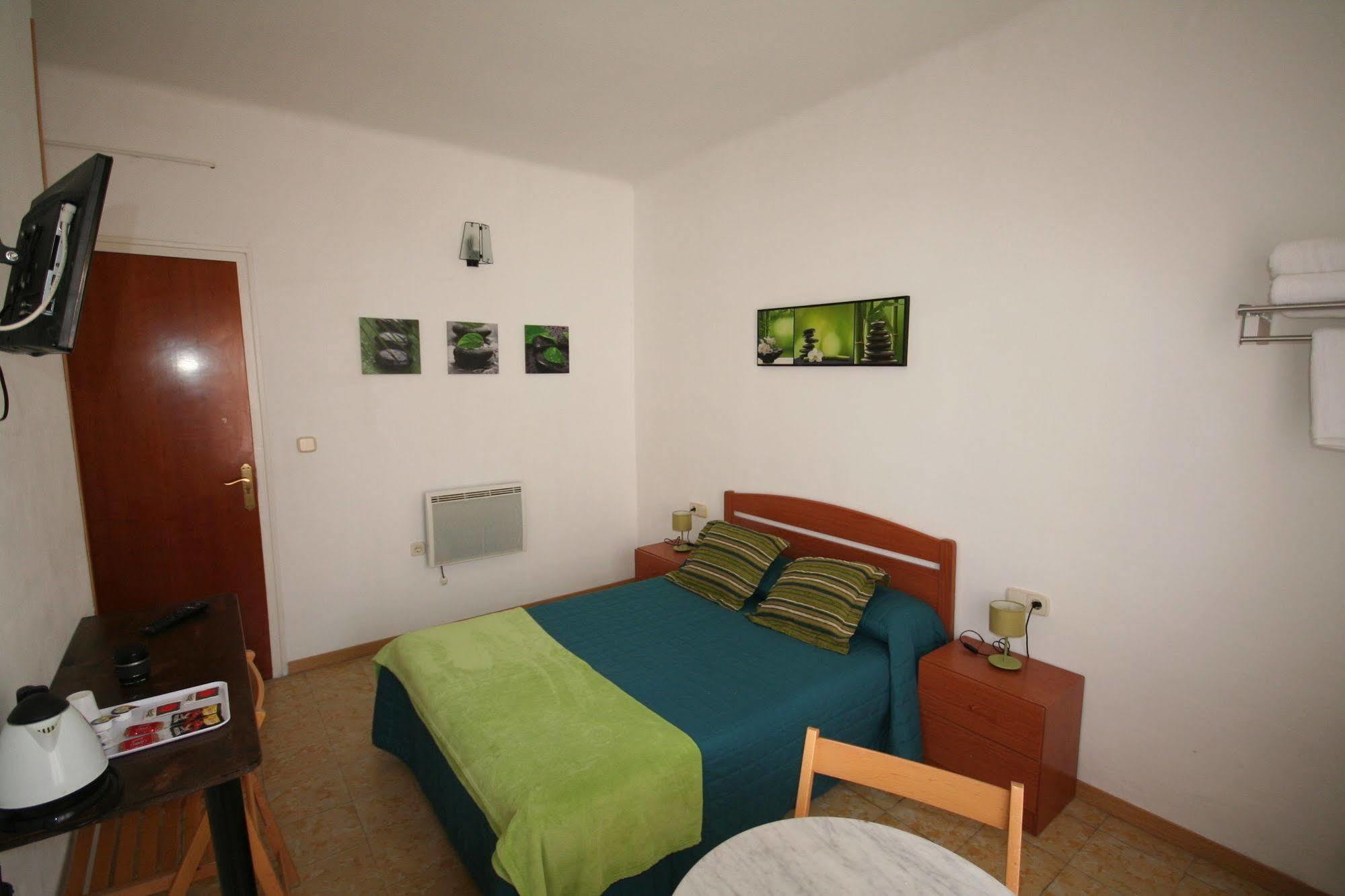 Hostal Juventus Portbou Esterno foto