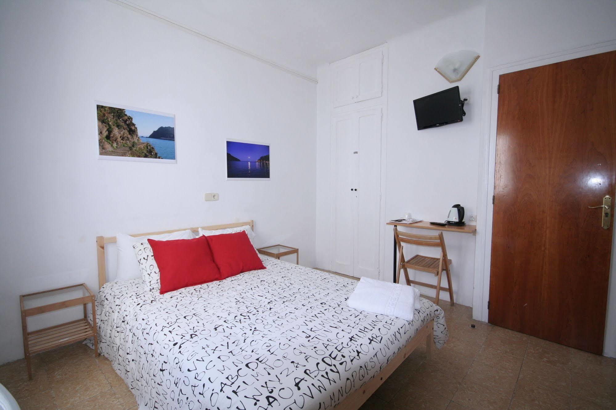 Hostal Juventus Portbou Esterno foto