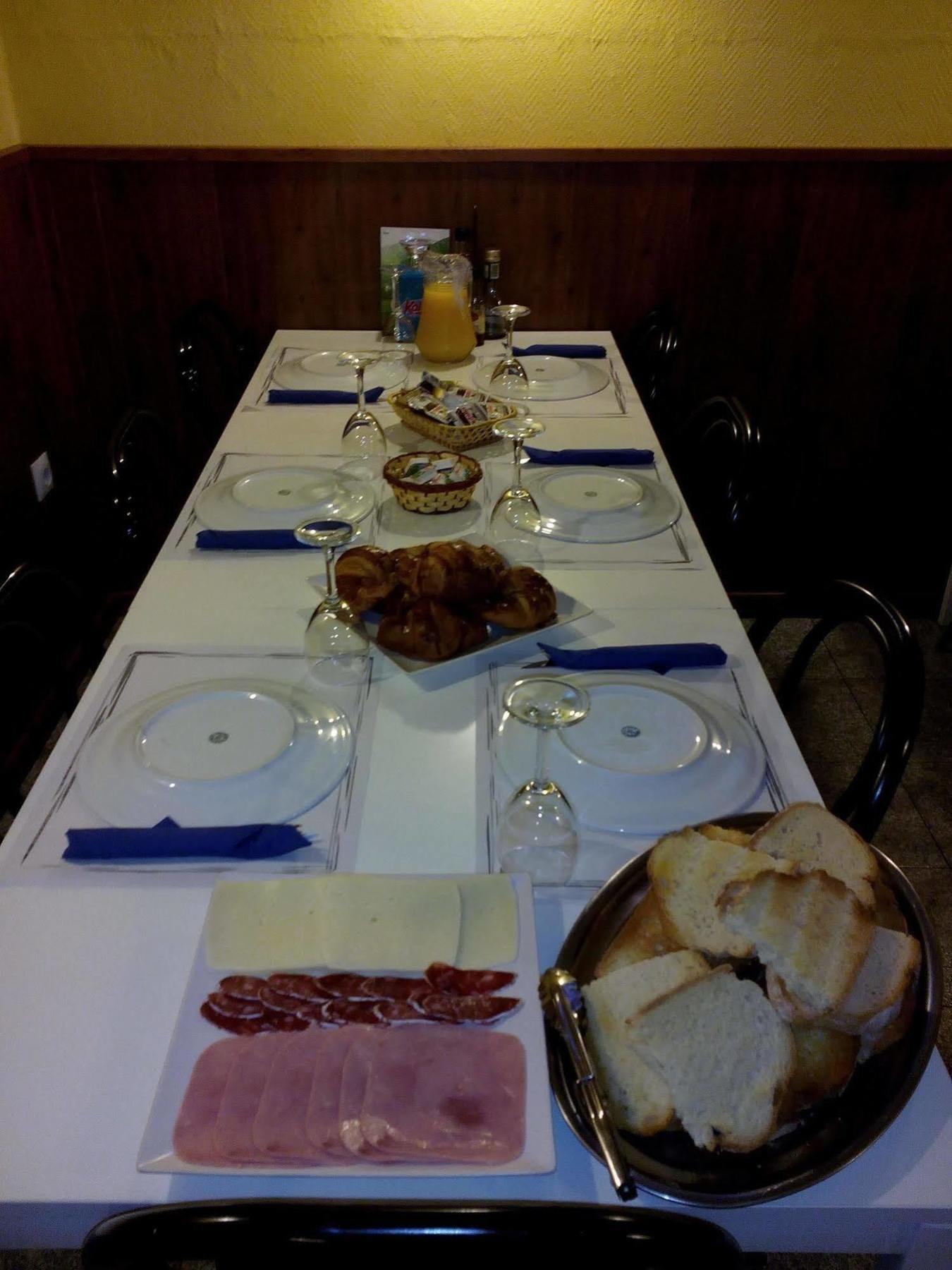 Hostal Juventus Portbou Esterno foto